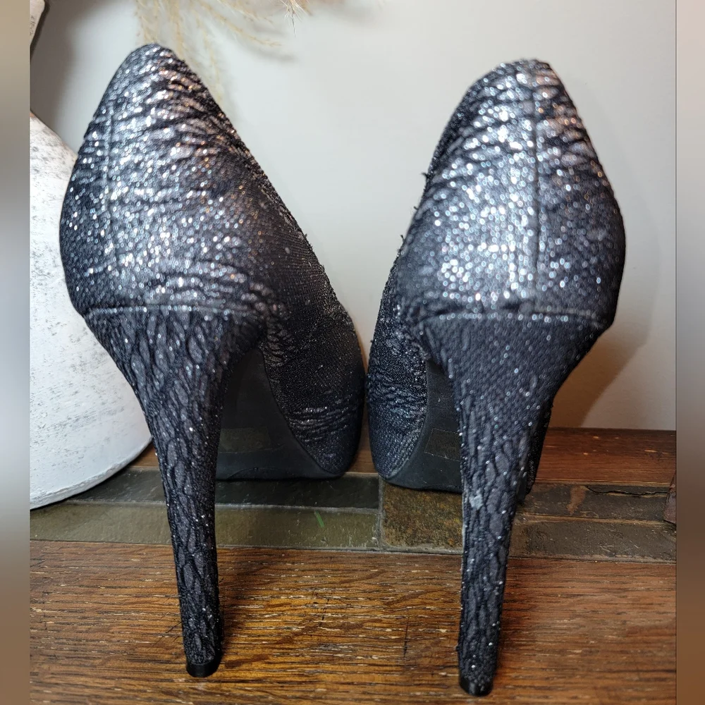 Qupid Metallic Heels - Size‎ 8.5 - Picture 3 of 5
